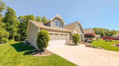 Exterior - 314 Lighthouse Oval, Marblehead, OH 43440 photo 2 of 3