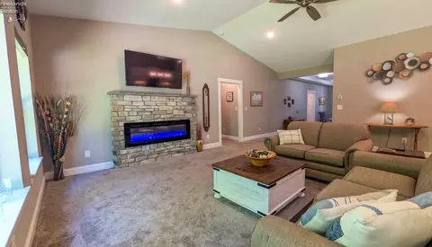 Living - 314 Lighthouse Oval, Marblehead, OH 43440 photo 1 of 1