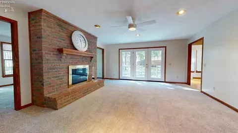 Living - 701 Kennedy Dr, Willard, OH 44890 photo 3 of 11