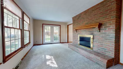Living - 701 Kennedy Dr, Willard, OH 44890 photo 9 of 11