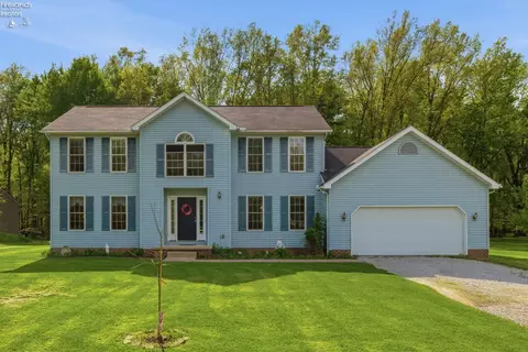 8904 Dean Rd, Vermilion, OH 44089