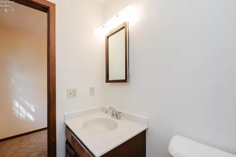 Bath - 1011 Dockway, Huron, OH 44839 photo 5 of 8