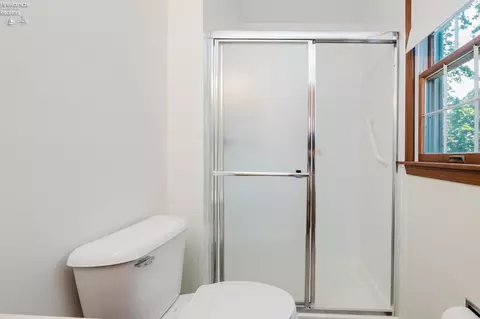 Bath - 1011 Dockway, Huron, OH 44839 photo 6 of 8