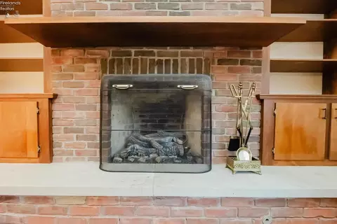 Living - 1011 Dockway, Huron, OH 44839 photo 2 of 9