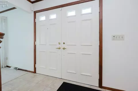 Entry Way - 1011 Dockway, Huron, OH 44839 photo 2 of 3