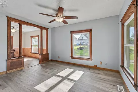 Living - 216 W Laurel St, Willard, OH 44890 photo 2 of 4