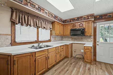 Kitchen - 216 W Laurel St, Willard, OH 44890 photo 1 of 2