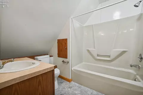 Bath - 216 W Laurel St, Willard, OH 44890 photo 2 of 2