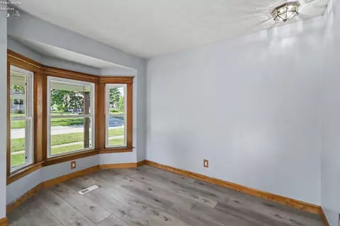 Living - 216 W Laurel St, Willard, OH 44890 photo 3 of 4