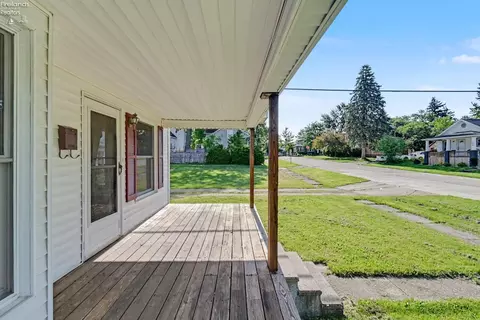 Exterior - 216 W Laurel St, Willard, OH 44890 photo 2 of 8