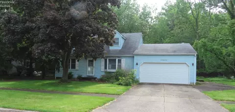 695 Morris Dr, Vermilion, OH 44089