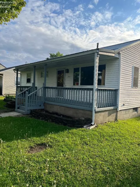 710 Euclid St, Willard, OH 44890