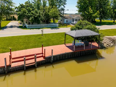 2861 County Road 198 Rd, Fremont, OH 43420