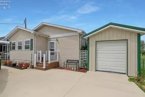 2845 W Risingsun Rd, Port Clinton, OH 43452