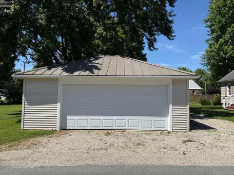 Exterior - 822 Eulalia Ave, Upper Sandusky, OH 43351 photo 2 of 3