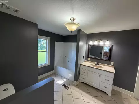 Bath - 822 Eulalia Ave, Upper Sandusky, OH 43351 photo 1 of 2
