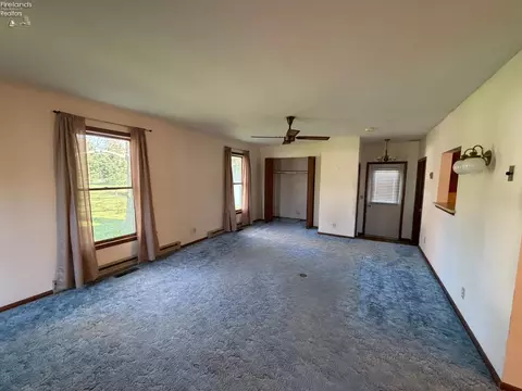 Living - 527 Washington Ave, Huron, OH 44839 photo 3 of 5