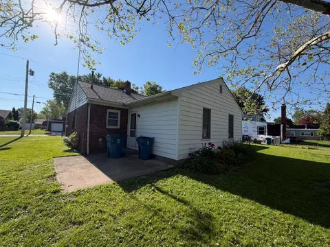 Exterior - 527 Washington Ave, Huron, OH 44839 photo 3 of 5