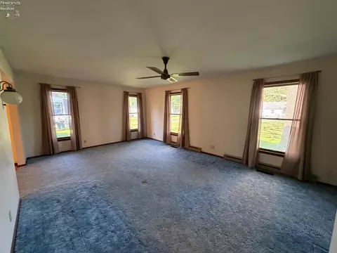 Living - 527 Washington Ave, Huron, OH 44839 photo 5 of 5
