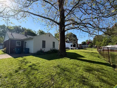 Exterior - 527 Washington Ave, Huron, OH 44839 photo 4 of 5