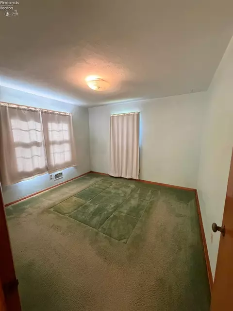 Bedroom - 527 Washington Ave, Huron, OH 44839 photo 1 of 6