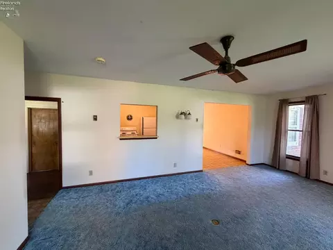 Living - 527 Washington Ave, Huron, OH 44839 photo 4 of 5
