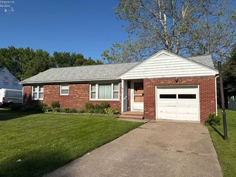 Exterior - 527 Washington Ave, Huron, OH 44839 photo 2 of 5