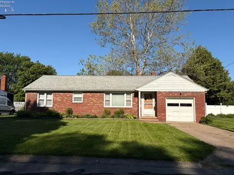 527 Washington Ave, Huron, OH 44839