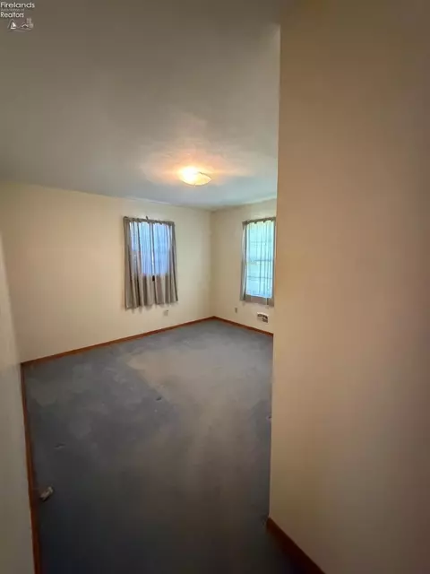 Bedroom - 527 Washington Ave, Huron, OH 44839 photo 3 of 6