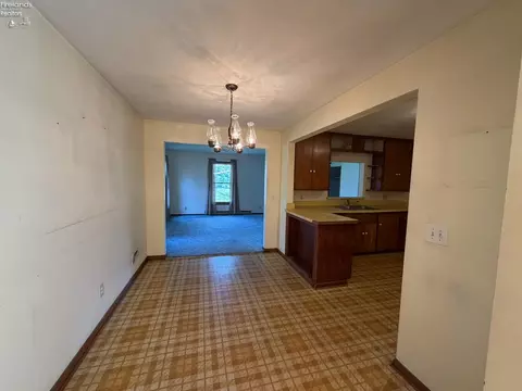 Dining - 527 Washington Ave, Huron, OH 44839 photo 1 of 1