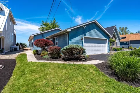 2311 E Sand Rd, Port Clinton, OH 43452