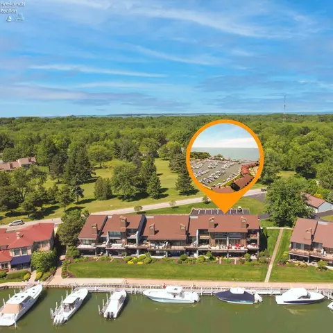 3234 N Marina View Dr #11, Port Clinton, OH 43452