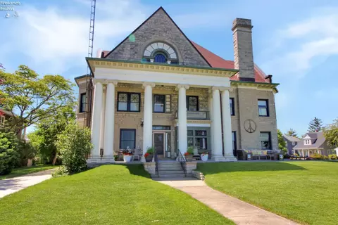 504 E Perry St, Port Clinton, OH 43452