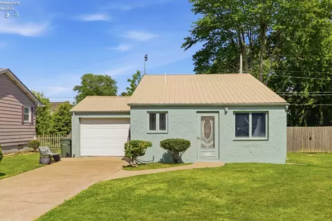 445 Morton Rd, Vermilion, OH 44089
