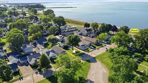 116 Ash St, Port Clinton, OH 43452