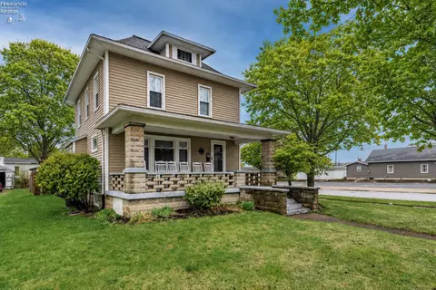 302 W 2nd St, Port Clinton, OH 43452