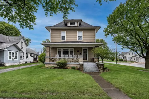 302 W 2nd St, Port Clinton, OH 43452
