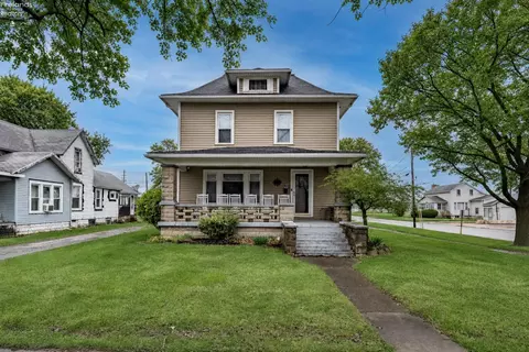 302 W 2nd St, Port Clinton, OH 43452