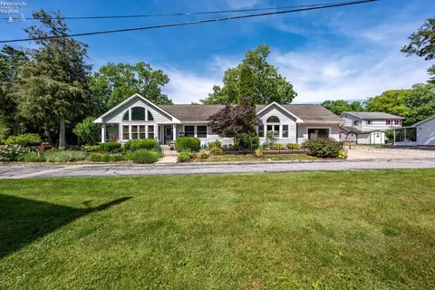 836 N Cedar Rd, Port Clinton, OH 43452