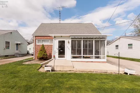 2121 Putnam St, Sandusky, OH 44870