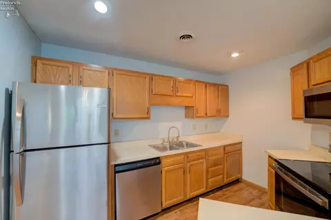 Kitchen - 212 Crestwood, Willard, OH 44890 photo 4 of 5