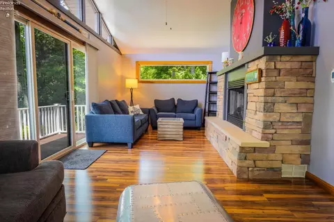 Living - 691 Timothy Dr, Willard, OH 44890 photo 2 of 7