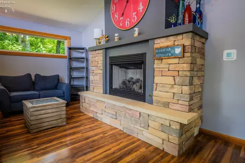 Living - 691 Timothy Dr, Willard, OH 44890 photo 5 of 7