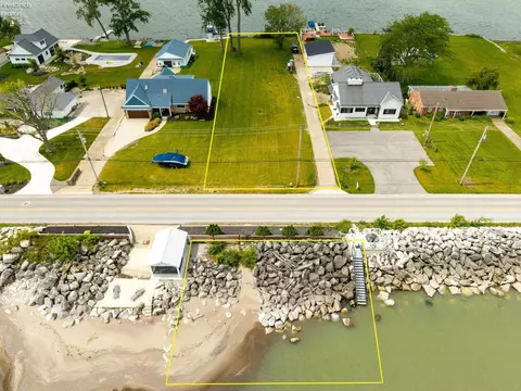 517 Cedar Point Rd, Sandusky, OH 44870