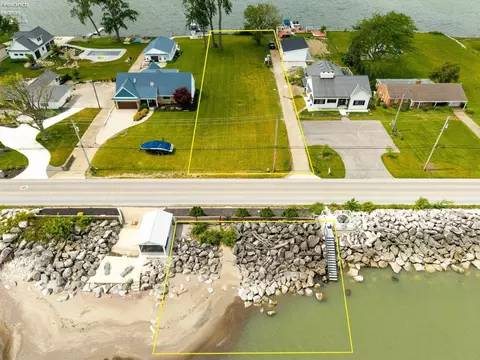 517 Cedar Point Rd, Sandusky, OH 44870