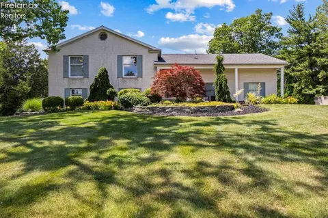 231 N Hickory Ridge Dr, Port Clinton, OH 43452