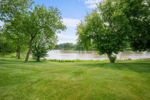 Exterior - 937 Ridgeview Dr, Huron, OH 44839 photo 3 of 8