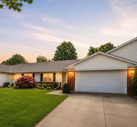 937 Ridgeview Dr, Huron, OH 44839