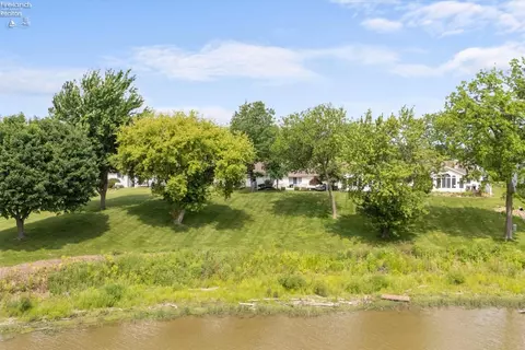 Exterior - 937 Ridgeview Dr, Huron, OH 44839 photo 6 of 8