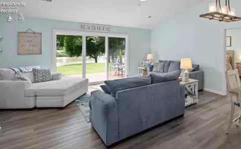 Living - 937 Ridgeview Dr, Huron, OH 44839 photo 1 of 2